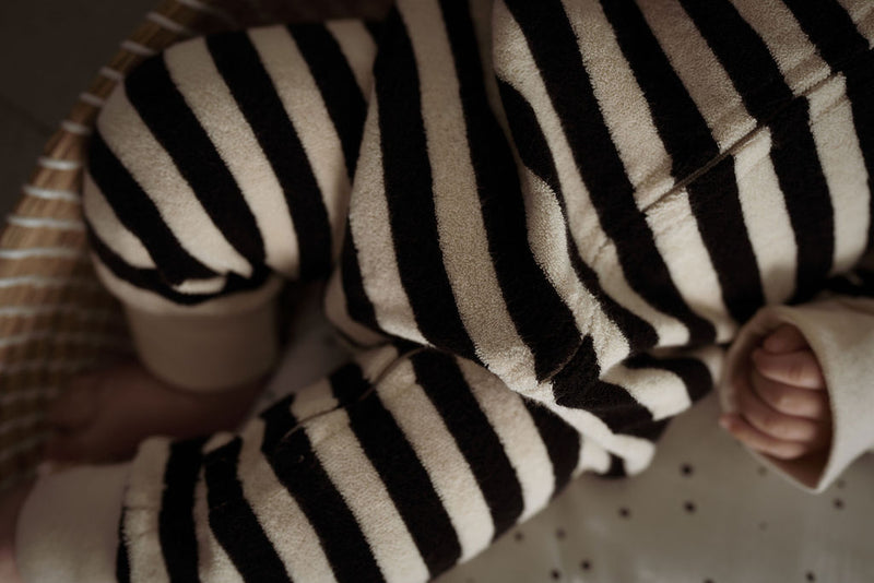<transcy>Pelele bebé animal abstracto</transcy>