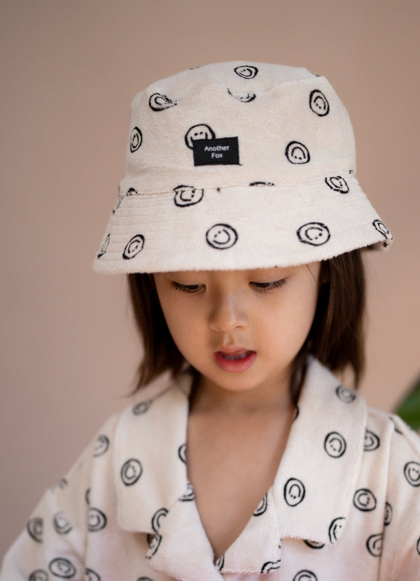 SMILE BUCKET HAT